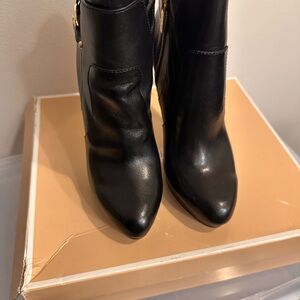 NW Michael Kors Booties